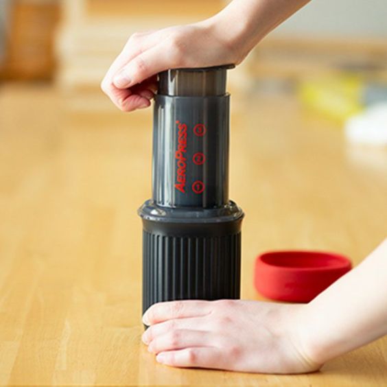 AeroPress® Go Travel Coffee Maker<br>エアロプレス ゴー<br>トラベル コーヒー メーカー<br>専用ペーパーフィルター100枚入り<br>旅行やアウトドアシーンなど <bR>外出先での抽出におすすめ