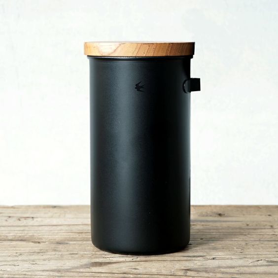 TSUBAME Canister Colors Black  / Hook<br>ツバメ キャニスター フック付き<br>（※スプーンは別売り）<br> コーヒー豆 コーヒー粉 茶葉 保存容器<br>ステンレス製 / 天然木のフタ付き