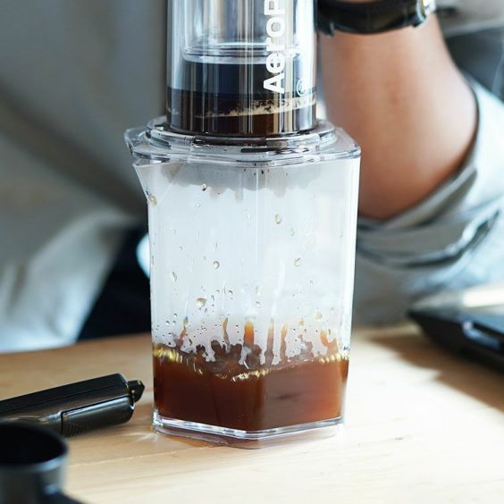 AeroPress® Carafe<br>エアロプレス カラフェ<br>純正 専用サーバー 正規品<br>旅行やアウトドアシーンなど <bR>外出先での抽出におすすめ