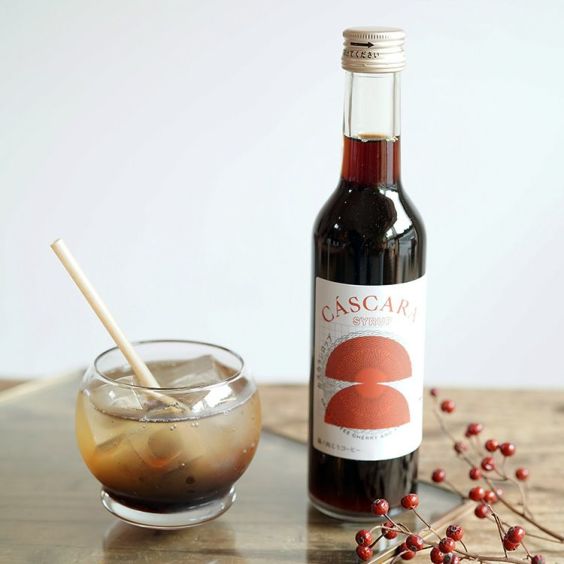 カスカラシロップ 1本（300ml） <br>コーヒーの果皮使用 <br>クラフトシロップ / 希釈用シロップ / 炭酸割り・ミルク割り / コーヒーアレンジ / てんさい糖使用 / 国内製造