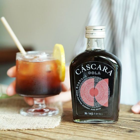 カスカラコーラシロップ 1本（200ml）<br>コーヒーの果皮使用<br>クラフトコーラ / 希釈用シロップ / 炭酸割り・ミルク割り / コーヒーアレンジ / 着色料・香料不使用 / 国内製造