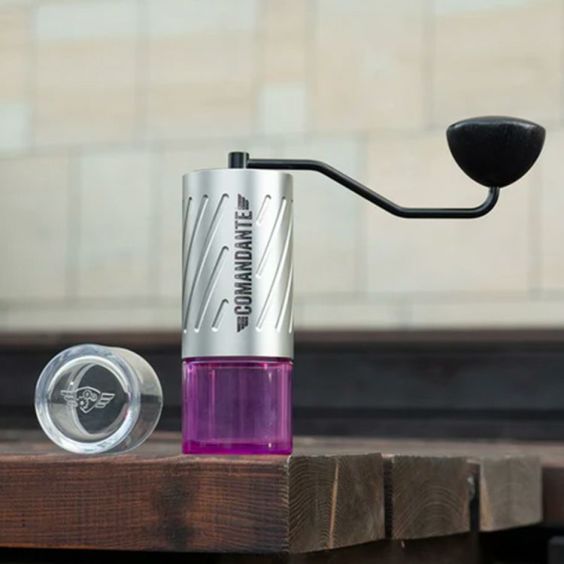 コマンダンテ C60 バラクーダ コーヒーグラインダー<br>COMANDANTE C60 baracuda coffee grinder<bR>スペシャルティコーヒー豆50gおまけ付き<br>ドイツ製 正規取扱店 正規販売 手挽きミル